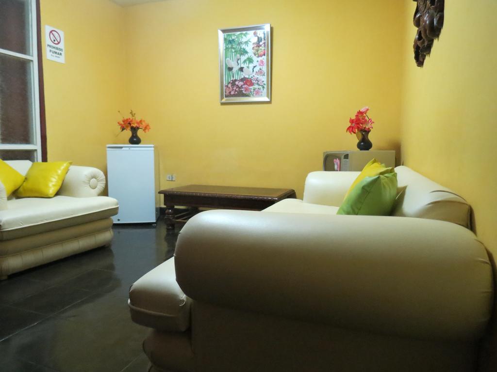 Residencial El Sol De Los Pinos Bed & Breakfast Trujillo Exterior photo