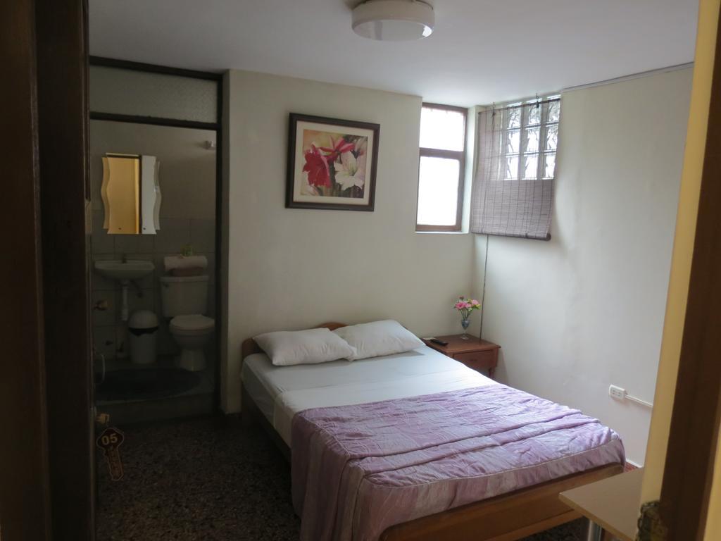 Residencial El Sol De Los Pinos Bed & Breakfast Trujillo Exterior photo